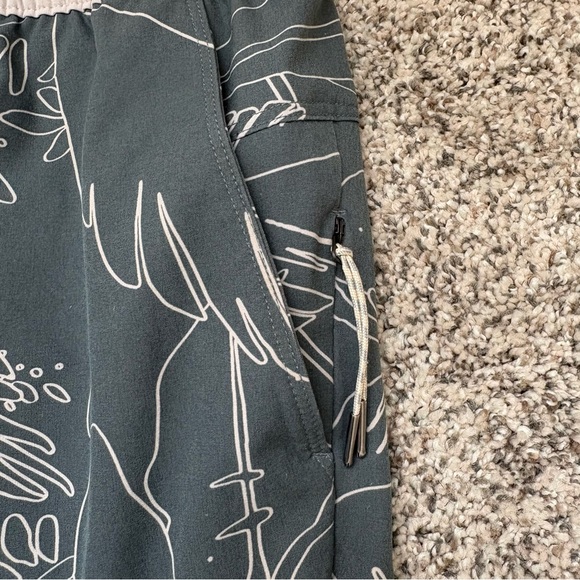 Vuori Maverick Volley Shorts - Picture 3 of 10